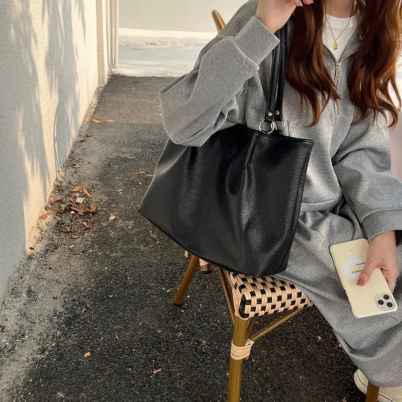 Large-capacity Texture Tote Women's Handbag Niche Versatile Style Early Spring New Popular Shoulder Bag_voghion.com