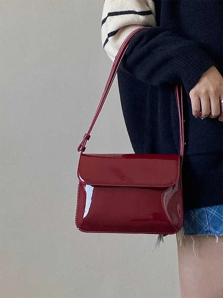 Weinrot PU Unterarm 2023 Neue Damen Vintage Lack Leder Glänzende Schnalle Einzelne Schulter Tasche Elegante Crossbody Ba241210_voghion.com