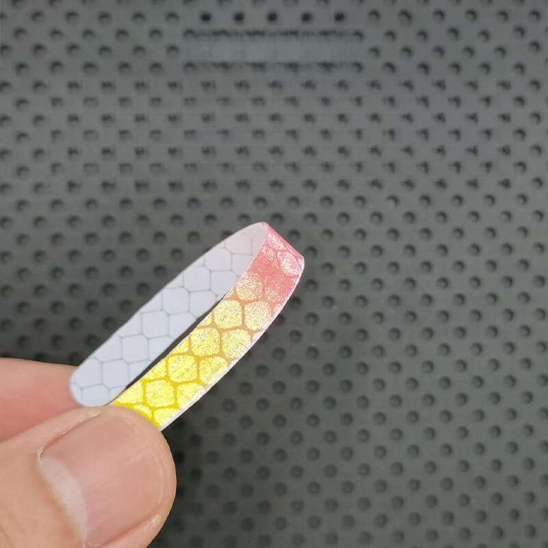 Auton pyörät, autonrenkaiden kolmiulotteinen yksilöllinen koristelu, loistelampputarrat, moottoripyörän yövaroitus_voghion.com