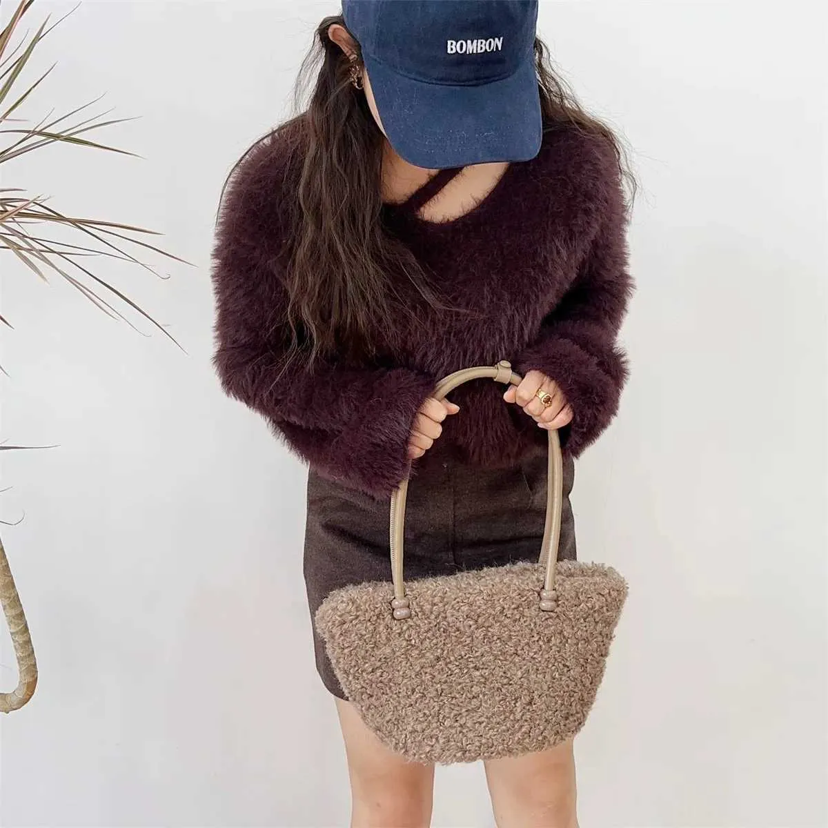 Bolso de hombro de felpa para mujer, de moda, liso, suave, informal, de lana de cordero, de gran capacidad, ligero, para uso diario._voghion.com