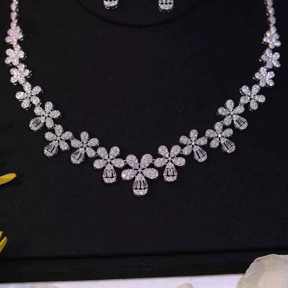 Ensemble de bijoux de mariage élégant avec collier et boucles d'oreilles en forme de feuille et de fleur en zircone cubique micro pavée pour fiançailles_voghion.com