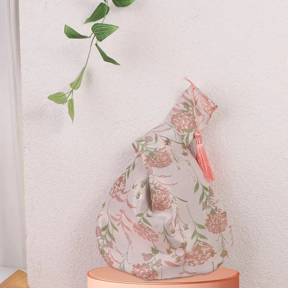 wer Anhänger Mittagessen Kosmetik Handtasche im chinesischen Stil Quaste Knoten Handgelenktasche Kleinteiltasche Cheongsam Zubehör 241120_voghion.com