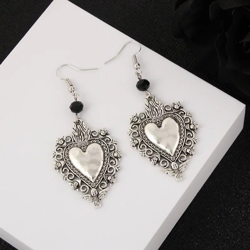 Earrings new heart-shaped retro hollow pattern simple style boutique jewelry earrings_voghion.com