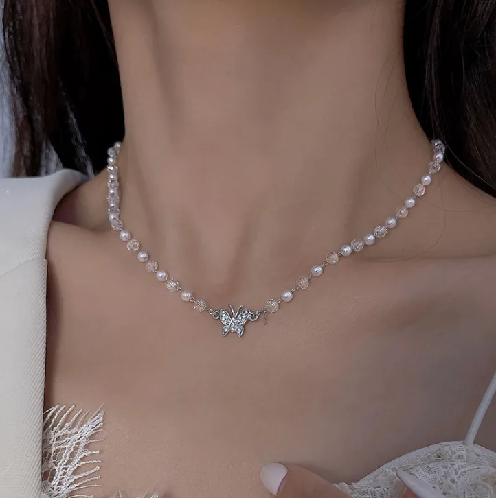 Collane con ciondolo Collana girocollo a farfalla con perle coreane Collana da donna con perle trasparenti per feste di nozze_voghion.com