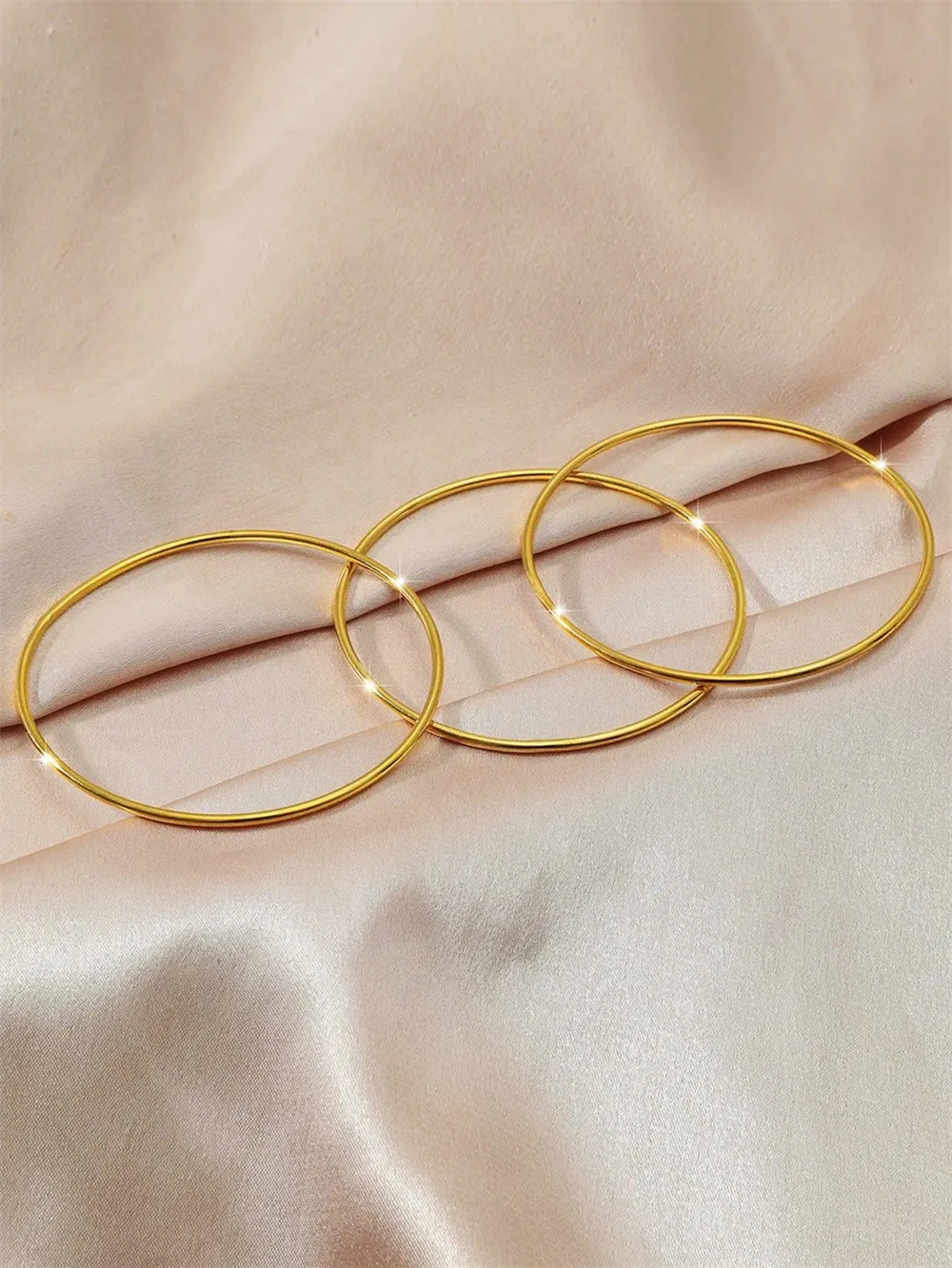 Golden Bangle Set For Women Smooth Round Cuff Bracelets 3 Piece_voghion.com