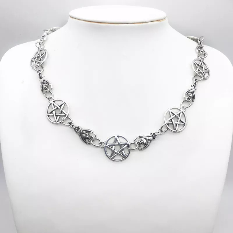 Collane Nuova collana con pentagramma e pipistrello_voghion.com