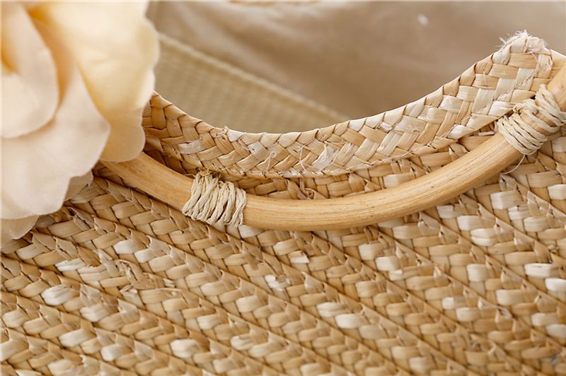 Neue handgewebte Rattan mit Blumen großem Fassungsvermögen und gewebter Tasche aus Stroh für den Strandurlaub_voghion.com