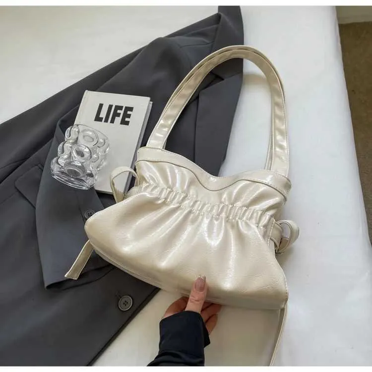 Borse da donna in pelle con manico, solide e morbide, con tasche larghe, capienza grande, versatili, da spalla, da donna, sottobraccio_voghion.com