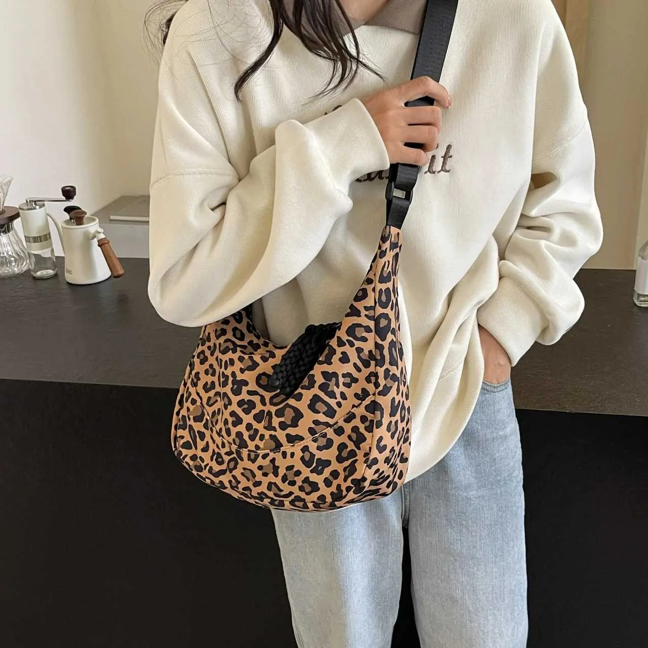 Autumn/Winter large capacity commuter leopard print crossbody Womens canvas fashion casual shoulder dumpg bag_voghion.com