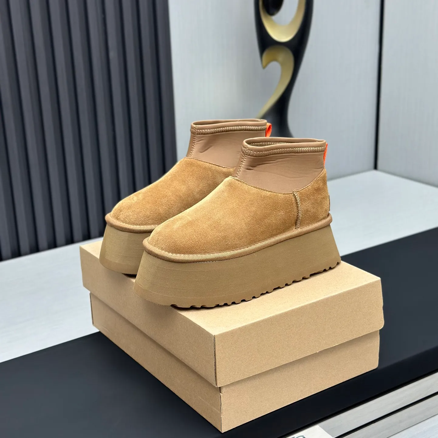 Čevlji, ženski Tazz natikači Tasman Fur Slides Classic Gorčično seme Sand Ultra Mini Platform Boot Slip-on Les Petites_voghion.com