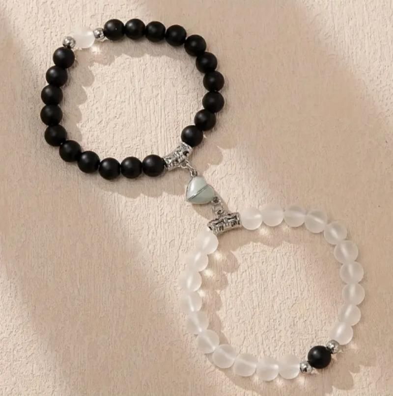 2 stk. 8 mm sort-hvid perlebesat lysende magnetisk hjerte, der lyser i mørket, pararmbånd til elskere og kvinder, gave_voghion.com