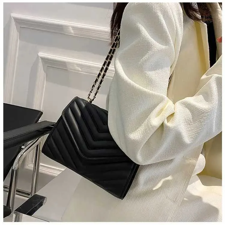 Retro Style Women's Small Crossbody Bag And Shoulder Bag Set_voghion.com