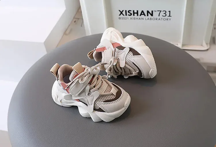 2024 New Childrens Fashionable Breathable Sports Boys and Girls Non slip Outdoor Student Basketball Shoes 240912_desvips.com