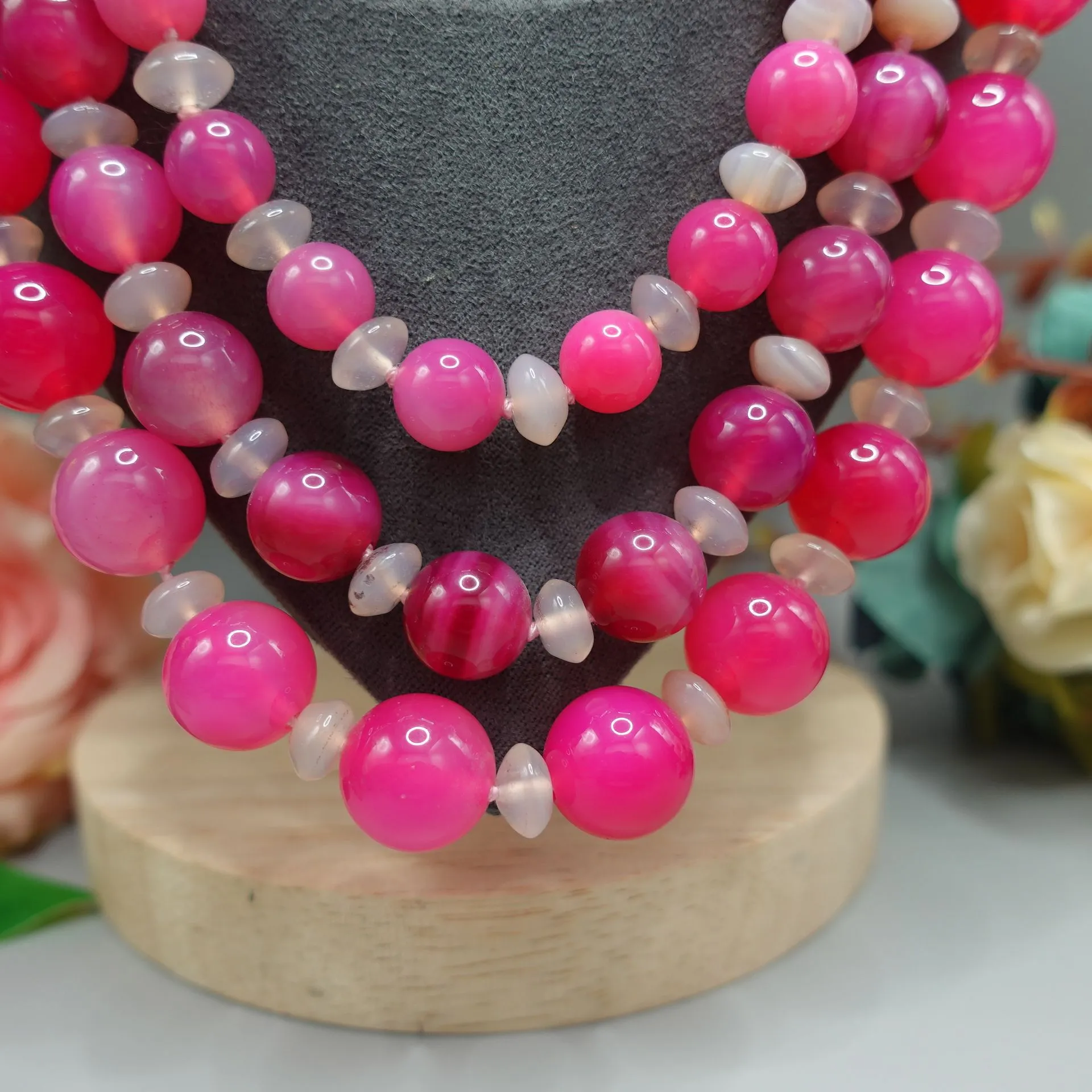 Ketten mittelalterliche Vintage natürliche Achat-Halskette mehrschichtig übertriebene Rose rot dreischichtige Kunst Jade_voghion.com
