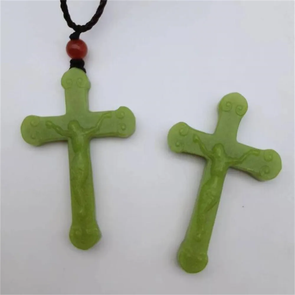 Jesus kors halsband med hänge av naturlig självlysande fluorit_voghion.com