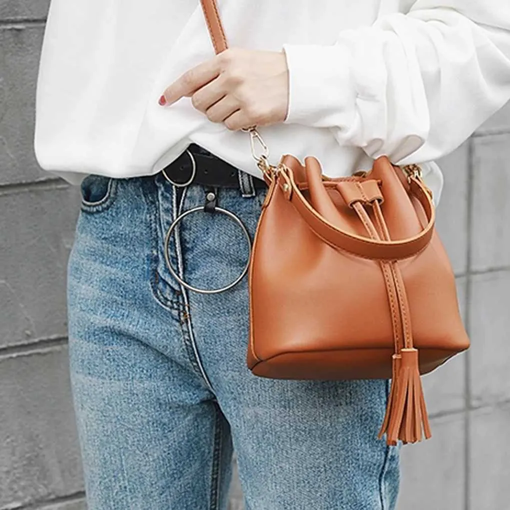 Fashion PU Leather Tassel Drstring Crossbody Kwastje Emmer Handtas Women Solid Color Shoulder Bag SmallC241103_voghion.com
