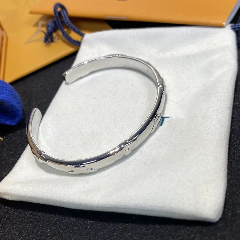 With BOX Open Bracelet Designer Jewelry Fashion Bangle Gold Plated Titanium Steel Flower For Women Sier Classic_voghion.com