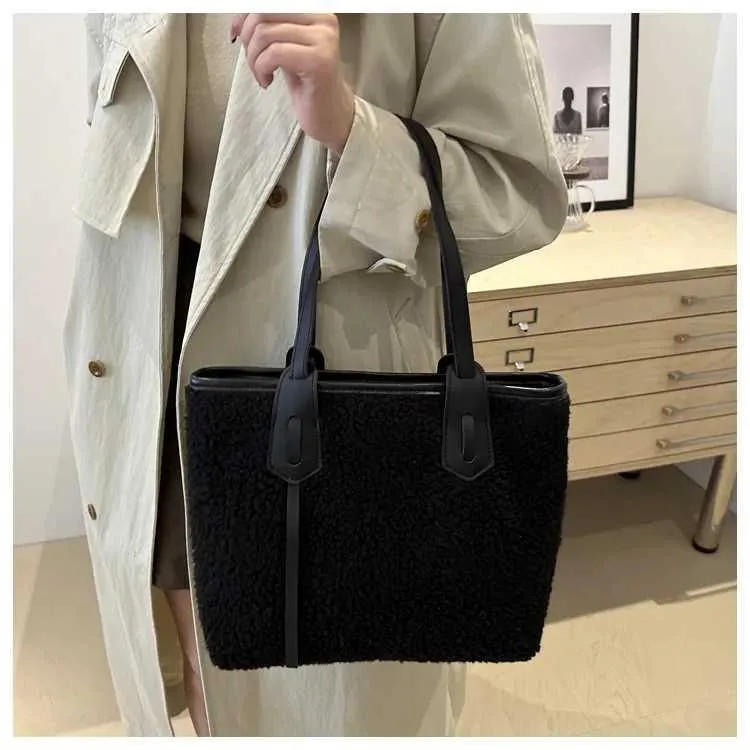 Sac fourre-tout polyvalent en peluche à la mode pour femmes, nouvelle collection, sac à main, couleur unie, décontracté, tempérament généreux_voghion.com