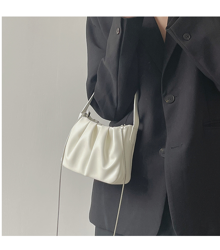 Neue handliche kleine Wolke im französischen Stil 2024 Sommernische plissiert einfache und modische Umhängekette mit einer Schulter_voghion.com