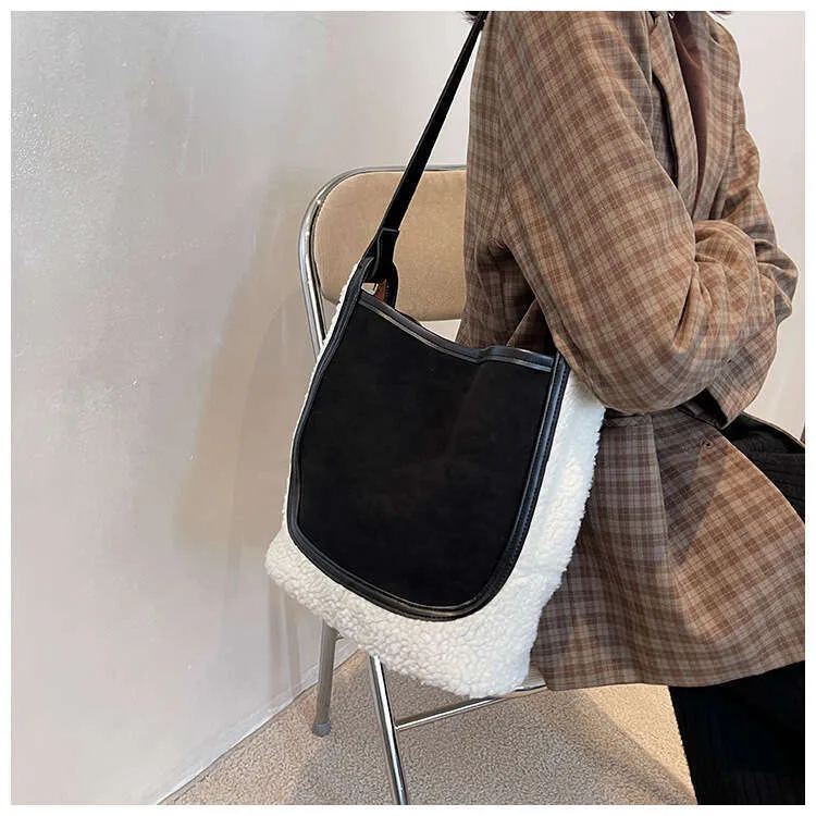 Grand sac à bandoulière de grande capacité pour femme 2023, nouveau sac fourre-tout en laine d'agneau d'automne et d'hiver en peluche, sac seau à une épaule_voghion.com