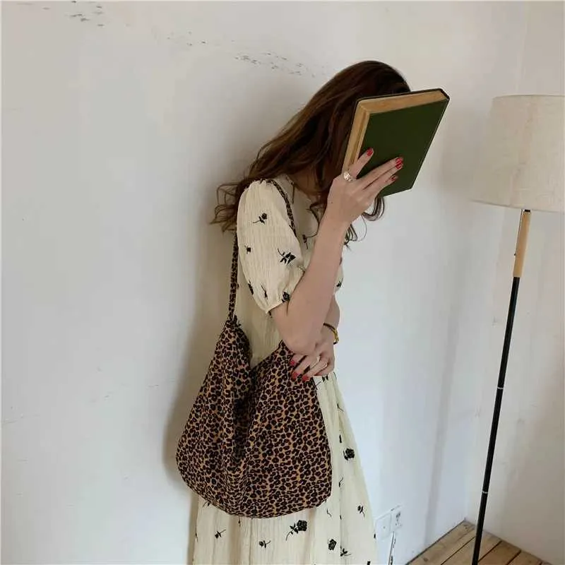 Japanische und koreanische Ins moderne kleine Messenger-Tasche aus Canvas mit Leopardenmuster für weibliche Studentinnen Y241026_voghion.com