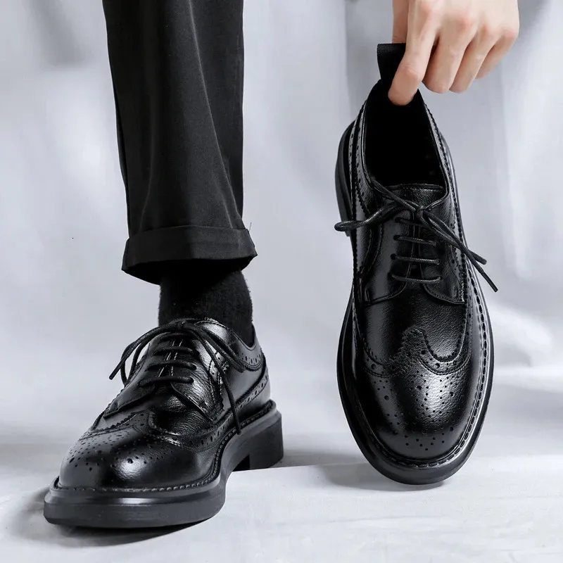 Novos sapatos Brogues clássicos da moda para homens Oxfords com cadarço em couro preto formal para festa de casamento 240614_voghion.com