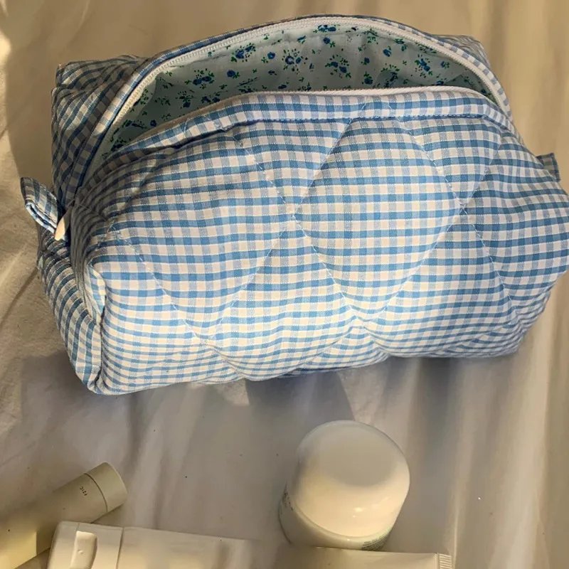 Fasion Ceckered Makeup Large Capacity Portable Travel Cosmetic Storage Organizer Cotton Quilted Was Bag Skincare_voghion.com