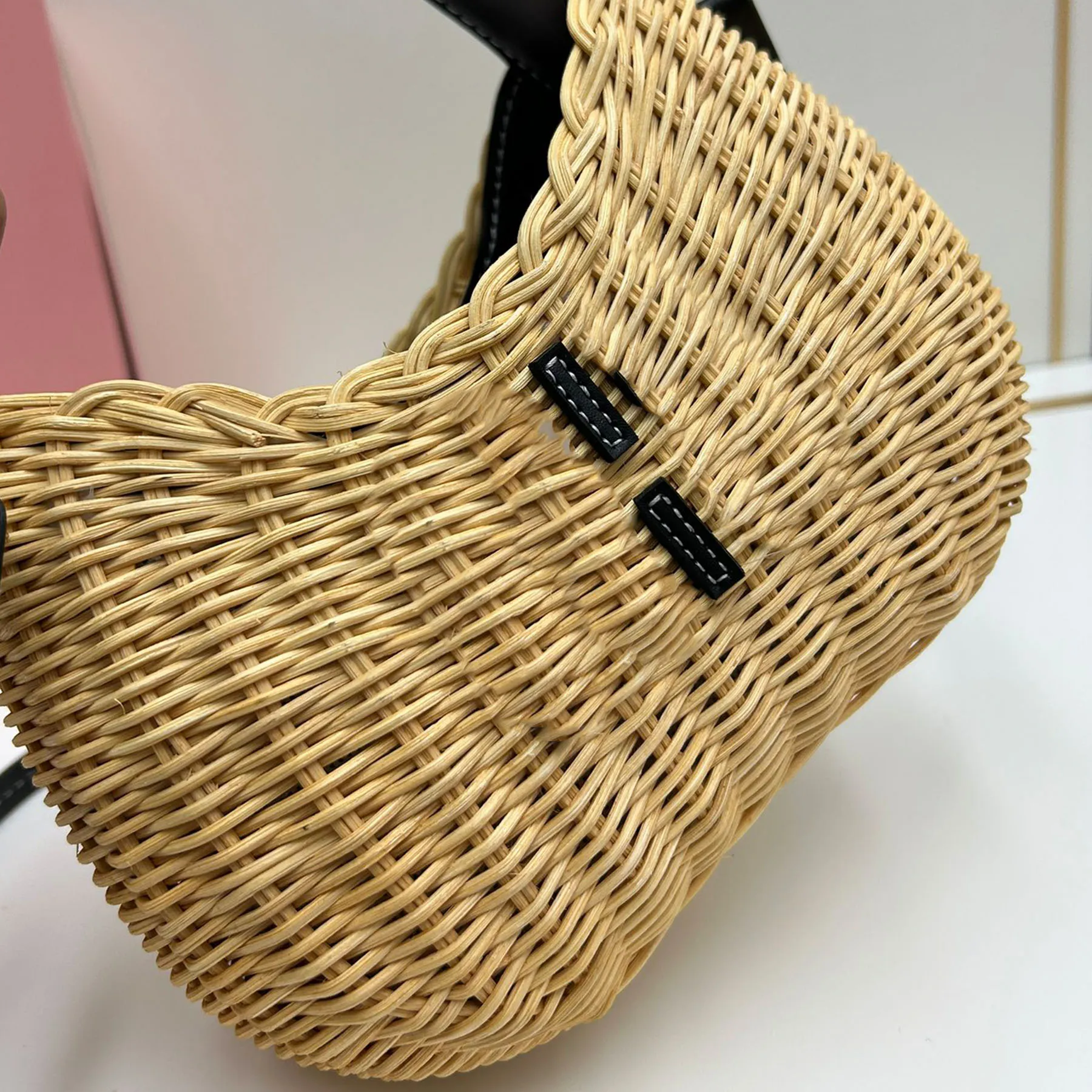 Borsa a tracolla classica di alta qualità Wander Woven Hobo di design con tracolla in pelle rimovibile e hardware dorato. Manico superiore._voghion.com