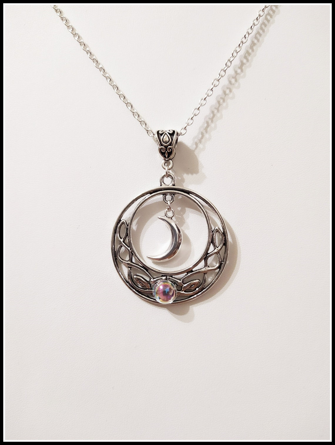 Gioielli e accessori: collana con mezzaluna, gioielli con luna, ciondolo con nodo celtico_voghion.com