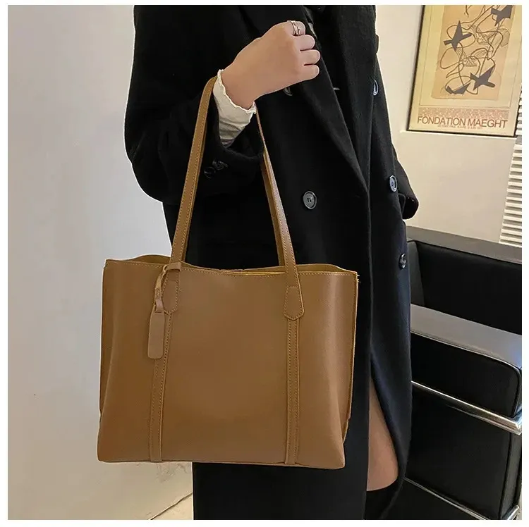 1PC black minimalist large capacity soft leather tote casual versatile shoulder bag 240822_voghion.com