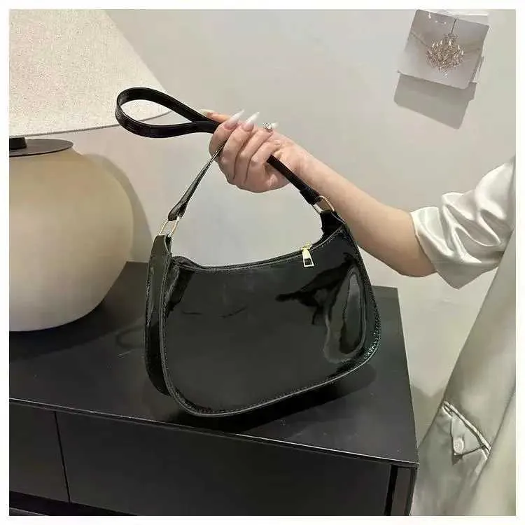 2024 Wens patented leather Versatile Fi Shoder casual Cmuting bag girl brand designer zipper small handbag Y241026_voghion.com
