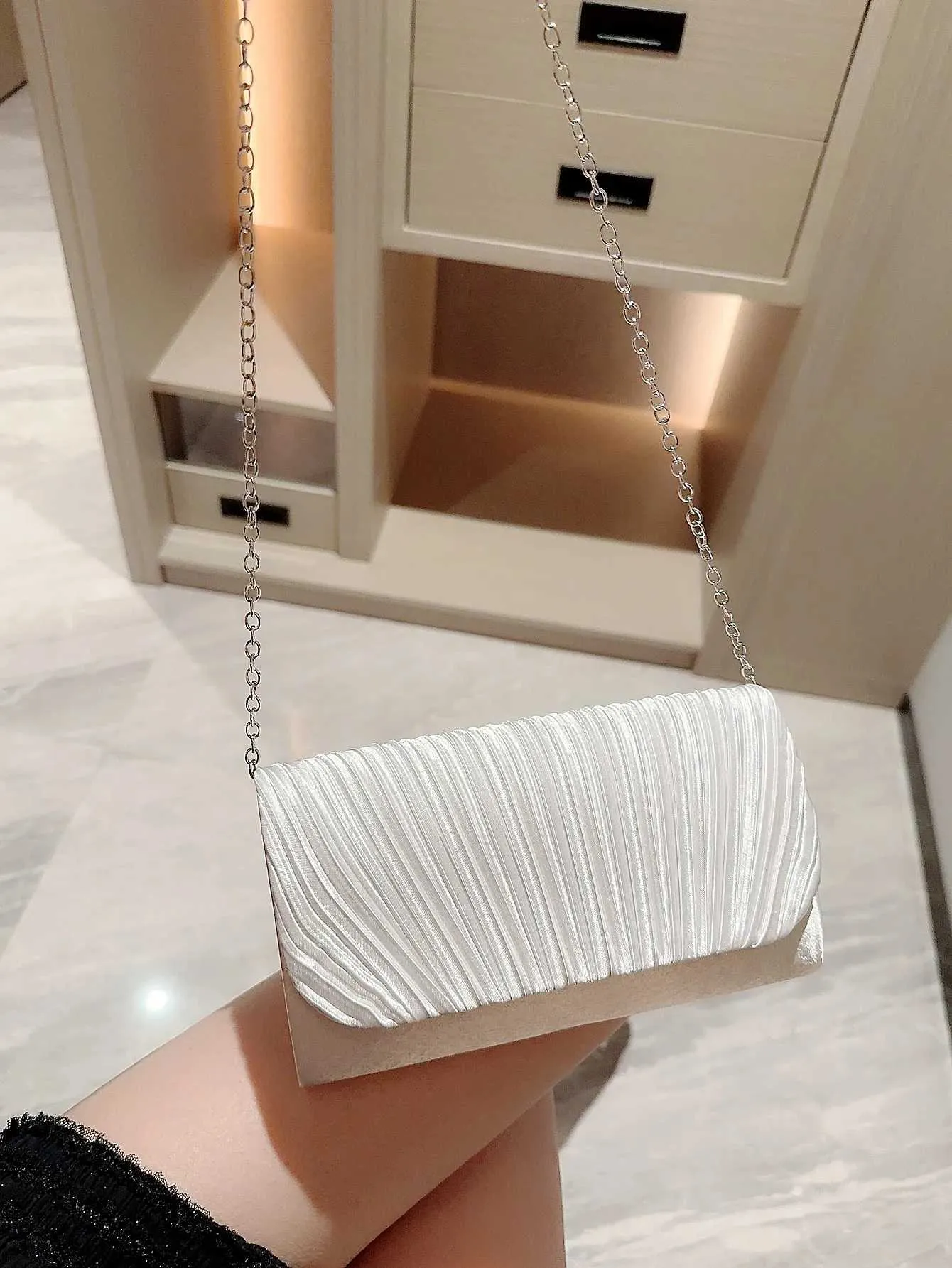 Damen elegant Satin Owendtasch Plisséiert Portemonnaie Formal Handtasche Party Ball Clutch mat Rhie Hochzäit Braut Y241019_voghion.com