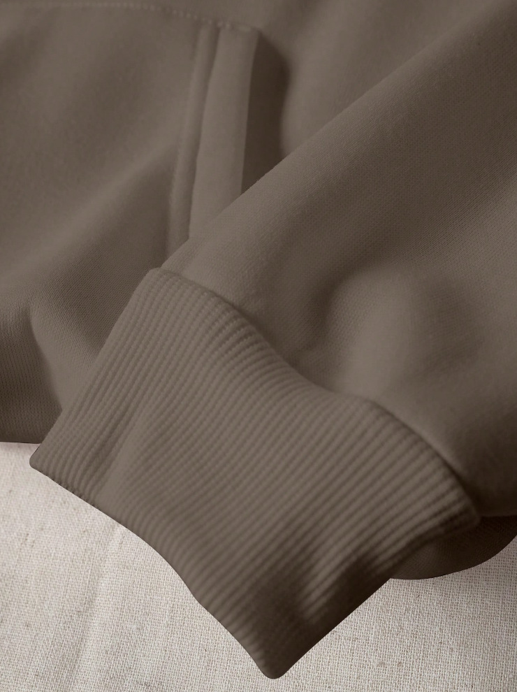 Felpa e pantaloni della tuta alla moda e versatili per l'autunno e l'inverno, in due pezzi con motivo a corona di lettere_voghion.com