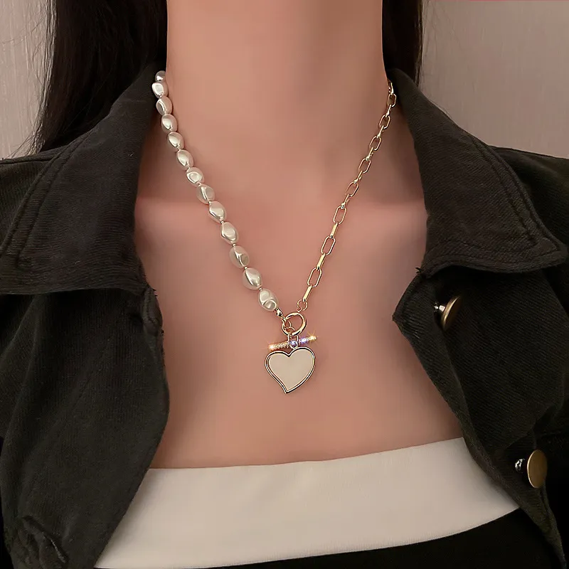 Collane con ciondolo Collana con cuore in conchiglia di perle per donna Fibbia a forma di T Choker Gioielli di moda Catena per clavicola_voghion.com