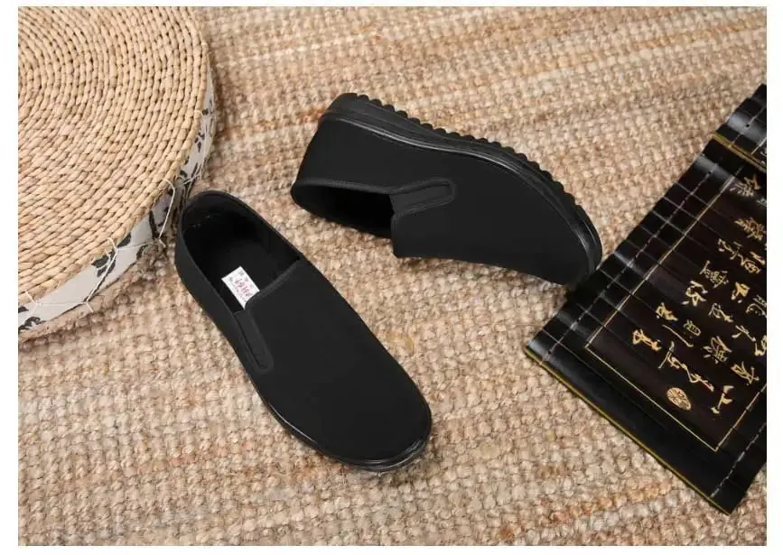 Frühling Schwarze Baumwolltuch-Loafer Schuhe Casual Sneaker Dad Herren Slip On Work Light Männliche Kung Fu Schuhe 240626_voghion.com
