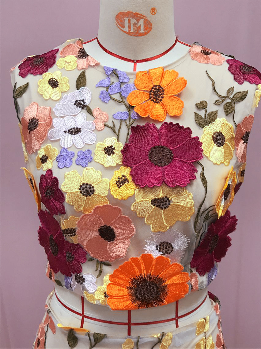 Completo due pezzi elegante con top smanicato e gonna a matita_voghion.com