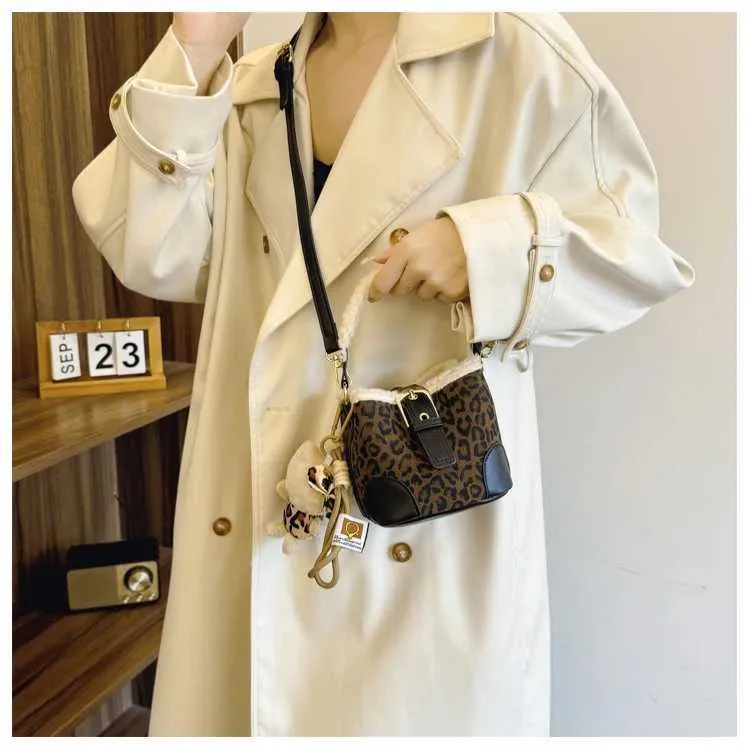 Sac seau vintage en daim léopard pour femme, mini-poignée en polaire d'agneau, tenue décontractée, polyvalent, en peluche_voghion.com
