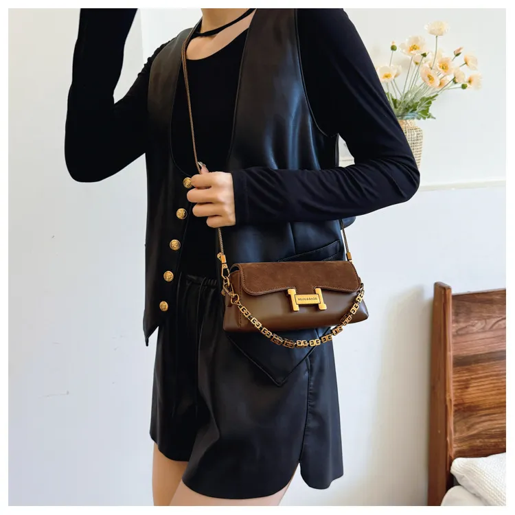 Stylish Multi-Functional Shoulder Purse With Premium Chain Detail_voghion.com