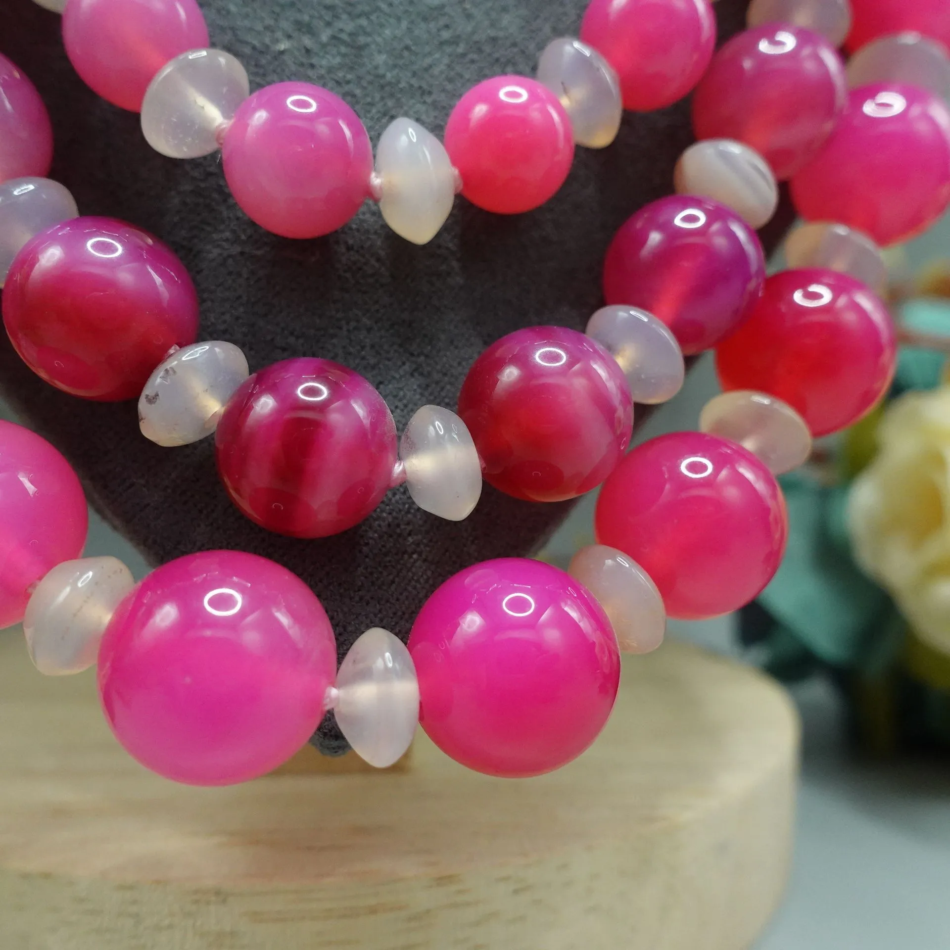 Ketten mittelalterliche Vintage natürliche Achat-Halskette mehrschichtig übertriebene Rose rot dreischichtige Kunst Jade_voghion.com
