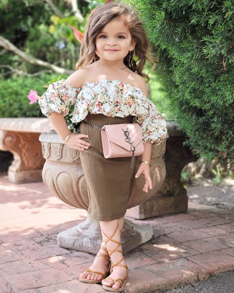 Mother&Kids Girls floral line shoulder top + slit slit hip skirt set_voghion.com