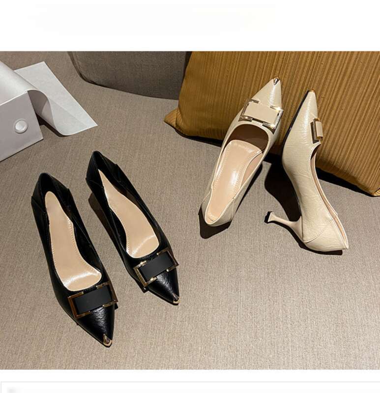 Zapatos puntiagudos sencillos 2025 Nuevo temperamento Hebilla de metal Zapatos de hada para mujer_voghion.com