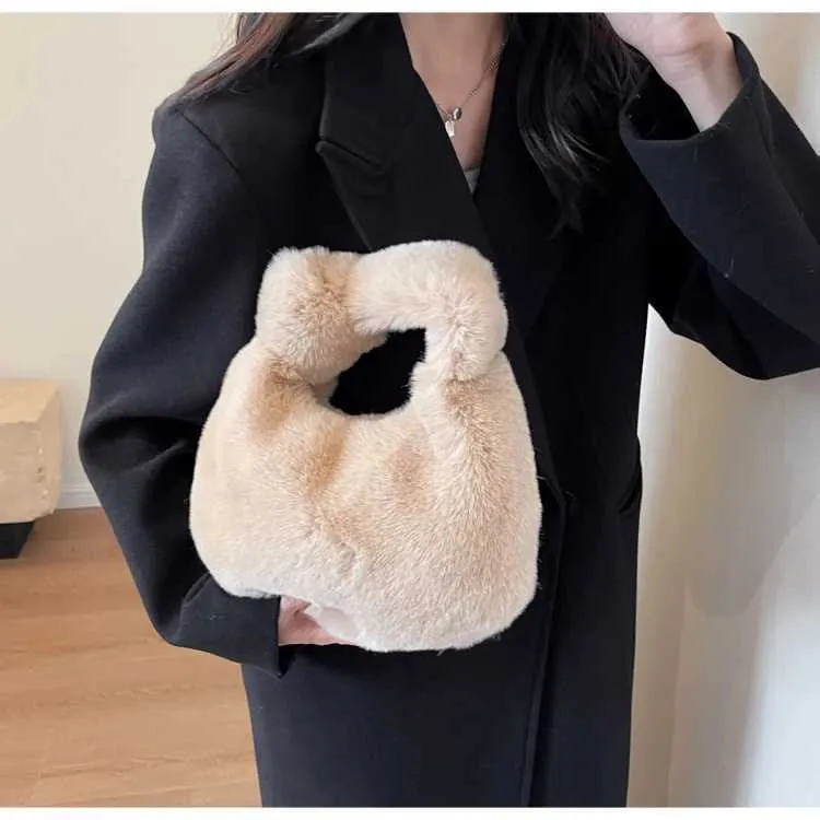 Portafoglio da donna con manico corto Fi Cluh carino Wen Fur Small Half Mo caldo peluche borsa da polso Y241106_voghion.com
