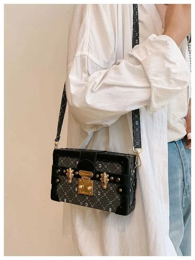 High Texture Small Square New Niche Design Box Bag Light Vintage Print Single Shoulder Crossbody Ba241214_voghion.com