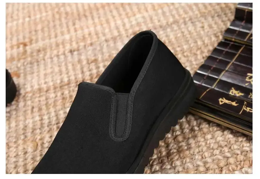 Frühling Schwarze Baumwolltuch-Loafer Schuhe Casual Sneaker Dad Herren Slip On Work Light Männliche Kung Fu Schuhe 240626_voghion.com