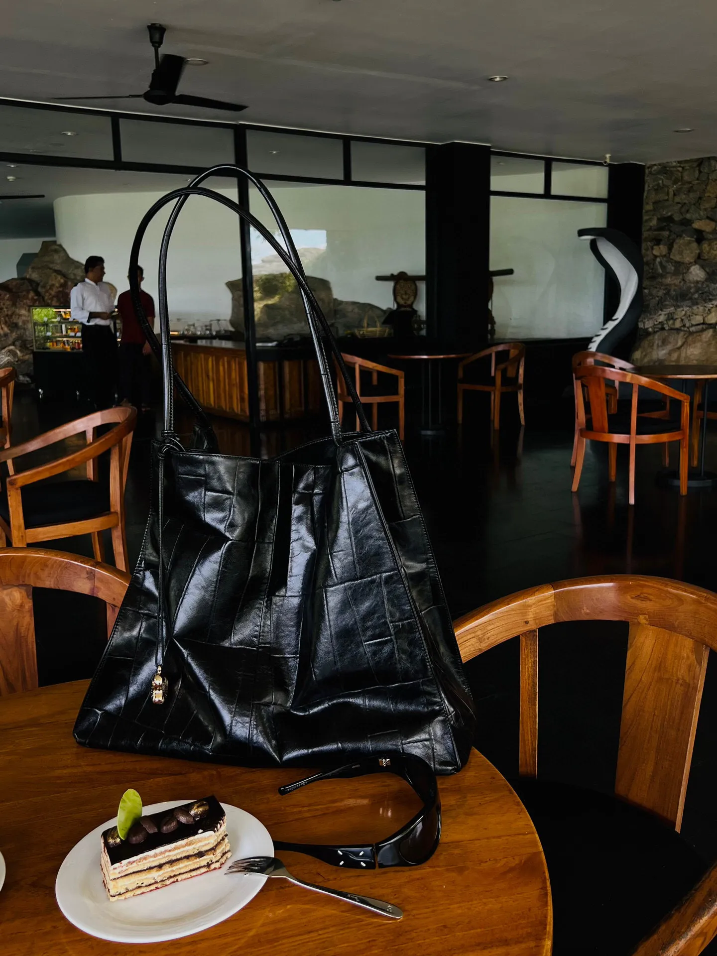 Kopfschicht-Rindsleder mit großem Fassungsvermögen, echtes Leder für Damen 2024, lässige und stilvolle, vielseitige Schultertasche zum Pendeln_voghion.com