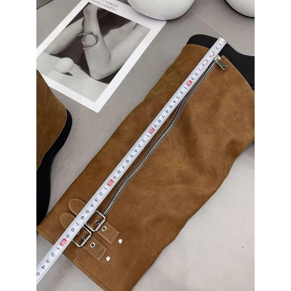 Stivali da stilista alla moda in stile britannico Martin per le donne 2024 Nuovo autunno/inverno Stivali corti con suola spessa e piccoli pantaloni,_voghion.com