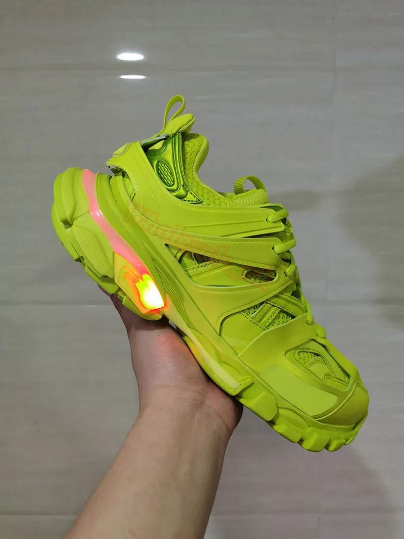 2024 Designer LED Track Sneaker Til Herrer Damesko Track Runner LED-oplyste Gomma Læder Grå Træningssko Nylon Trykt_voghion.com
