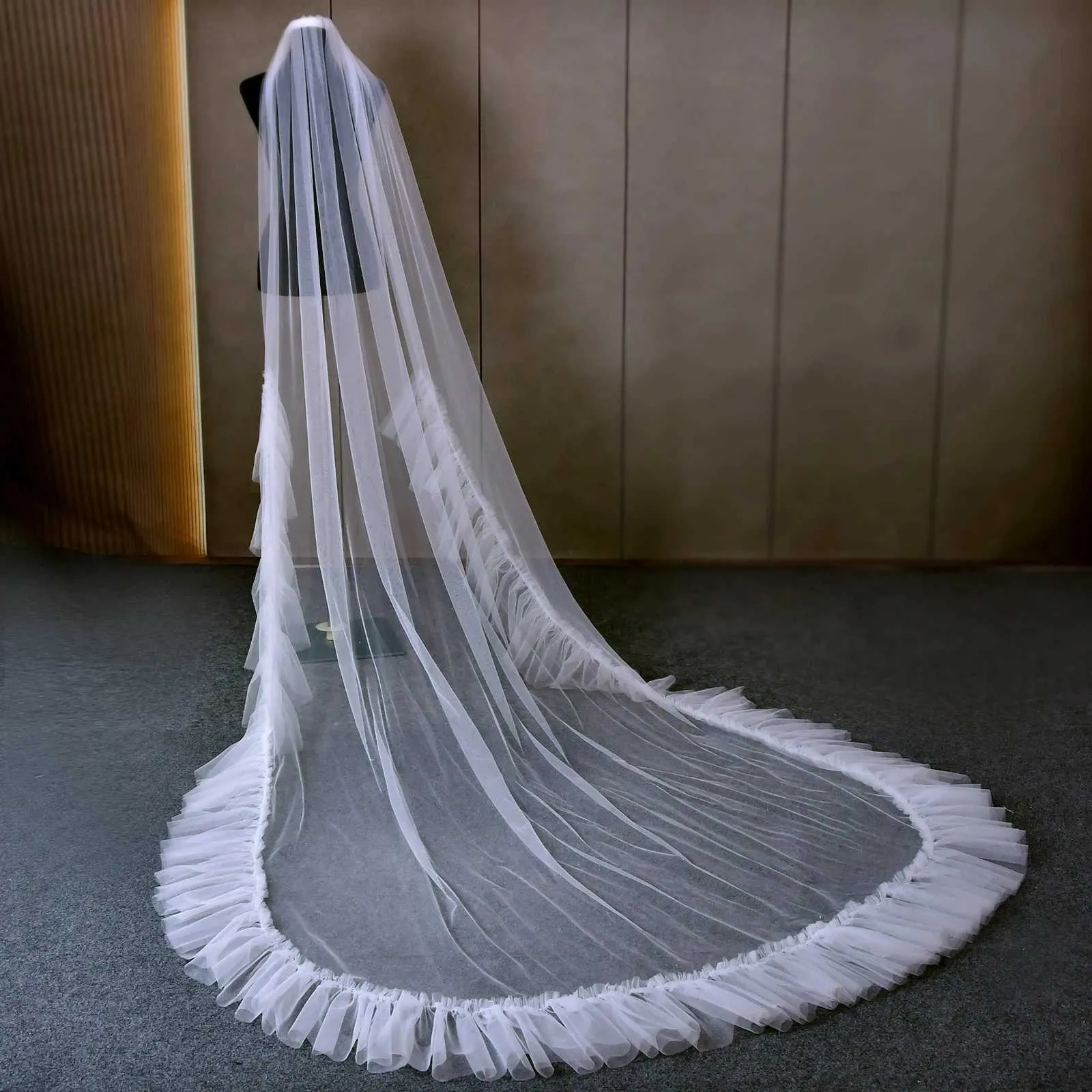 Long Cathedral Bridal Veil With Comb Pleated Romantic Wedding_voghion.com