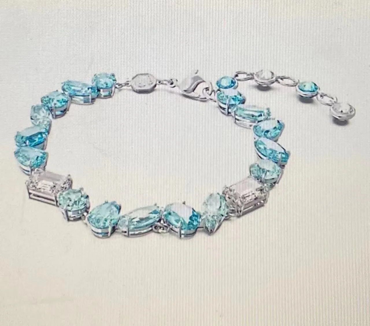 Conjunto de joias com brincos colar e pulseira de pedras_voghion.com