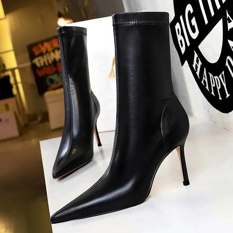 Women 75cm 10cm High Heels Leather Boots Lady Low Short Ankle Stripper Winter Warm Snow Plush Pointed Toe Shoes 240624_voghion.com